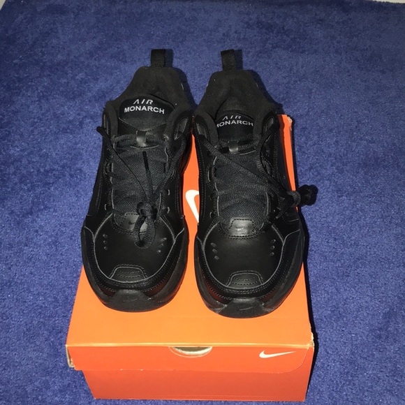 Nike black shoes - Picture 5 of 10